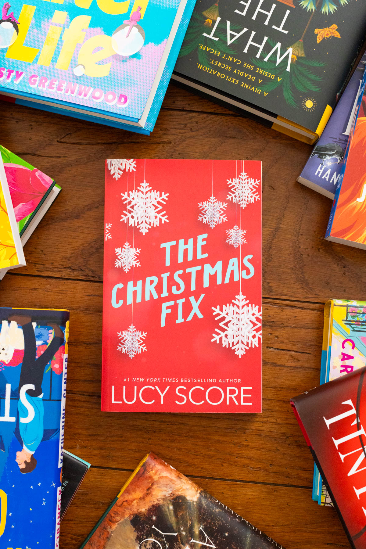 A copy of the book The Christmas Fix by Lucy Score sits on the table.