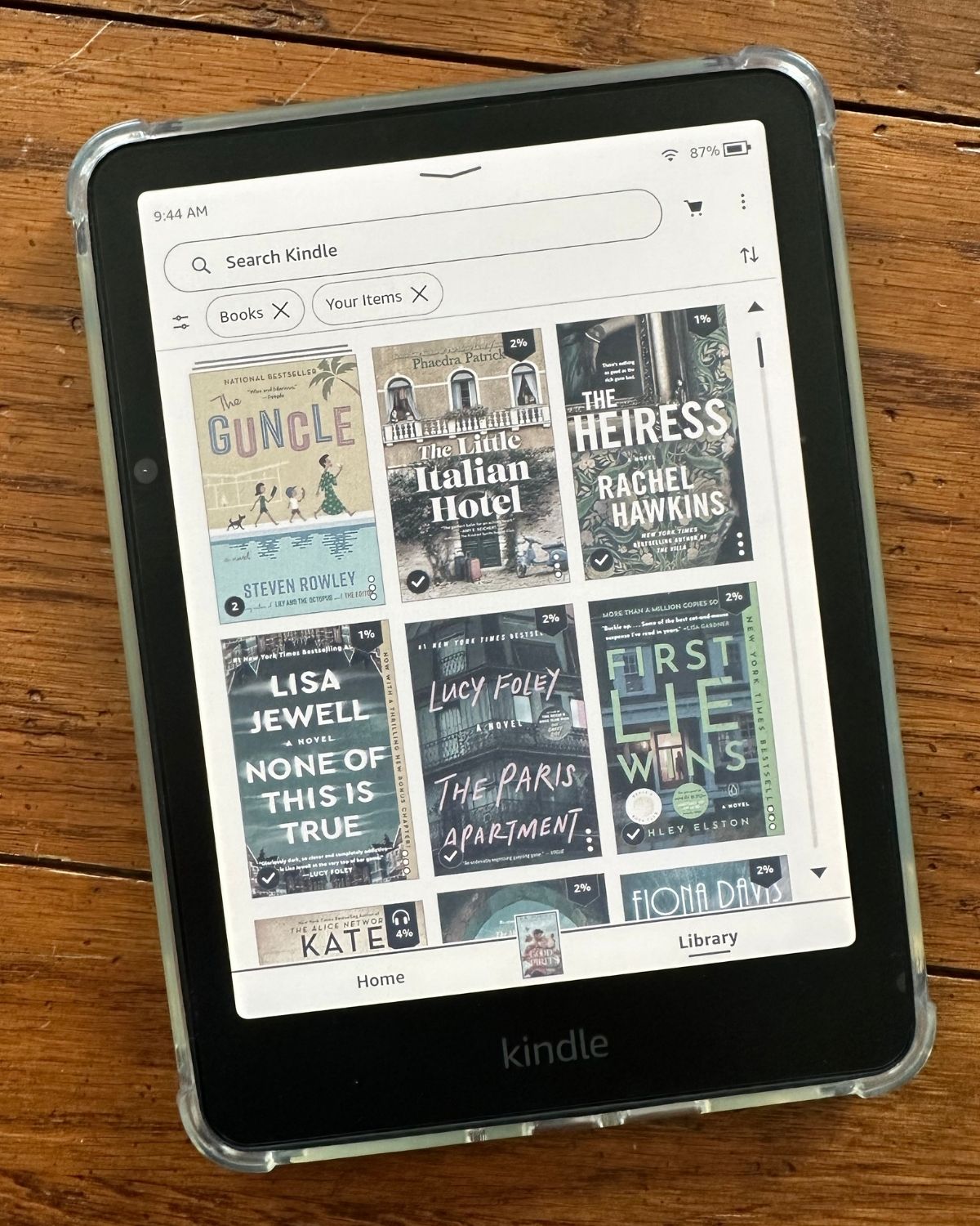 The Kindle Library as seen on the Colorsoft screen.